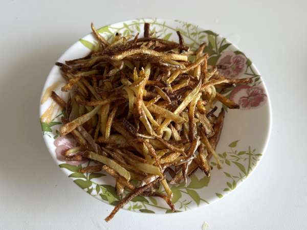 Frango à Brás: the perfect Portuguese dish for using up leftover chicken - Preparation step 5