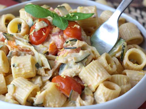 Creamy zucchini and cherry tomato pasta with lemon - Preparation step 8
