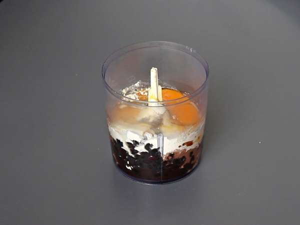 Protein-packed chocolate fudgy cake: an easy-to-make whey protein recipe - Preparation step 1