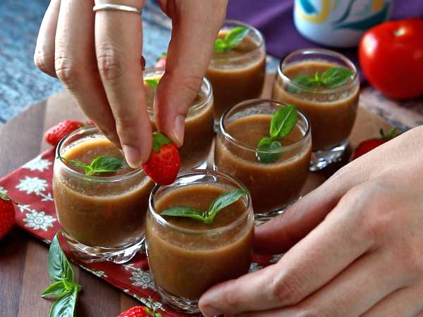 Strawberry and tomato gazpacho: a fresh and original summer appetizer - Preparation step 4