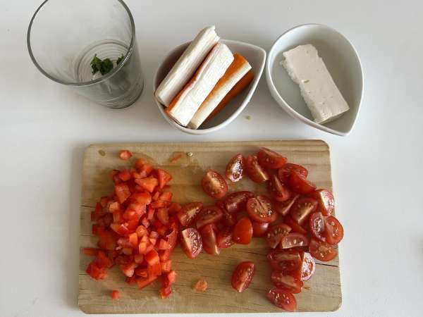 Pearl couscous salad with surimi: fresh, easy, and perfect for summer - Preparation step 3