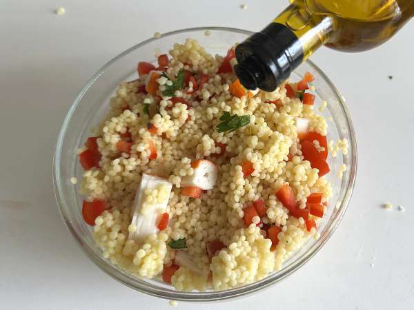 Pearl couscous salad with surimi: fresh, easy, and perfect for summer - Preparation step 5