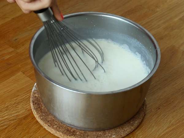Vanilla panna cotta with fig coulis - Preparation step 3