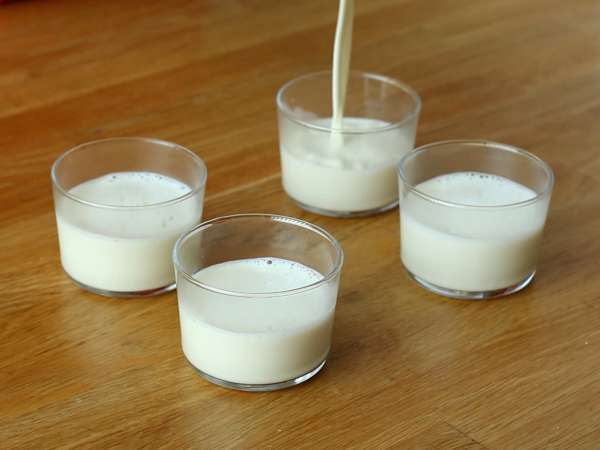 Vanilla panna cotta with fig coulis - Preparation step 4