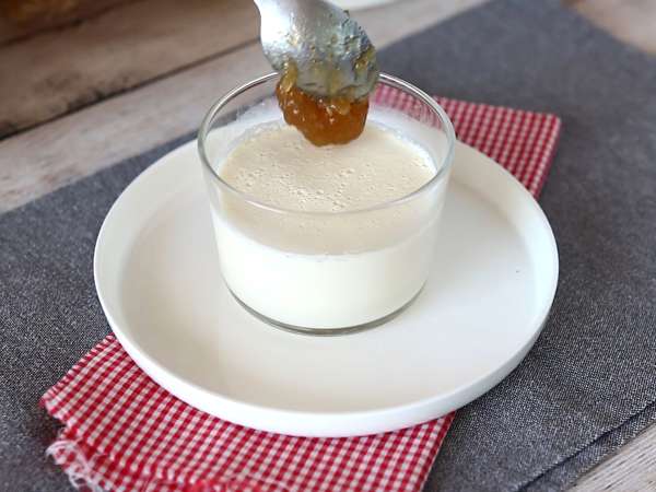Vanilla panna cotta with fig coulis - Preparation step 5