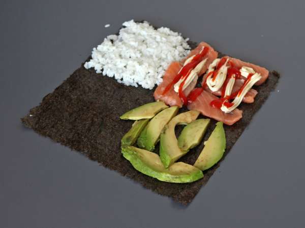 Salmon, avocado and mango sushi sandwich - Preparation step 7