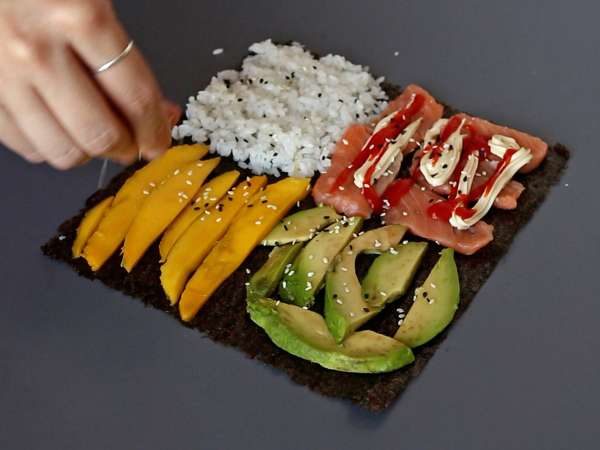 Salmon, avocado and mango sushi sandwich - Preparation step 8