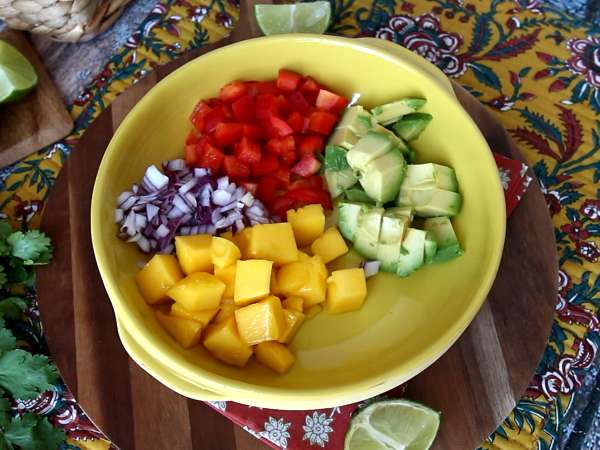Shrimp and mango salad, fresh and perfect for summer - Preparation step 2
