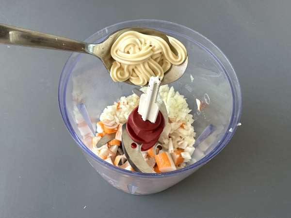 Surimi spread: the quick and creamy appetizer that’s perfect for sharing - Preparation step 2