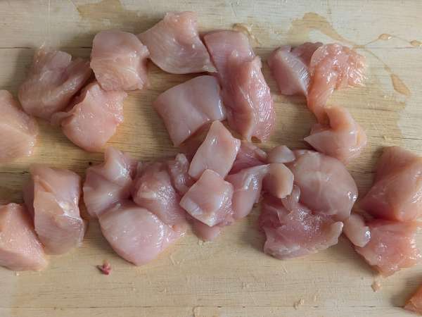 Soft and juicy chicken burgers made in an air fryer - Preparation step 1