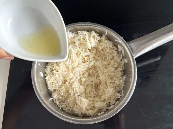 Easy lemon rice with fresh herbs, perfect with fish - Preparation step 6