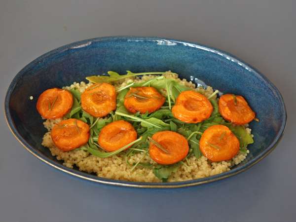 Pearl couscous salad with roasted apricots and feta - Preparation step 5