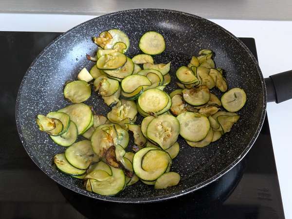 Easy zucchini pasta with crispy speck - Preparation step 3