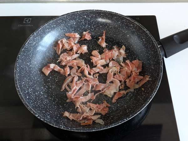 Easy zucchini pasta with crispy speck - Preparation step 5