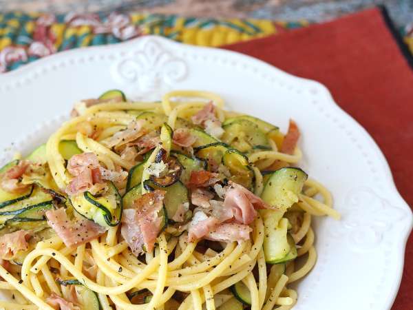 Easy zucchini pasta with crispy speck - Preparation step 8