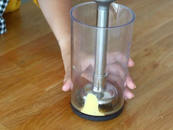 Homemade Caesar sauce - Preparation step 1