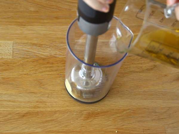 Homemade Caesar sauce - Preparation step 2