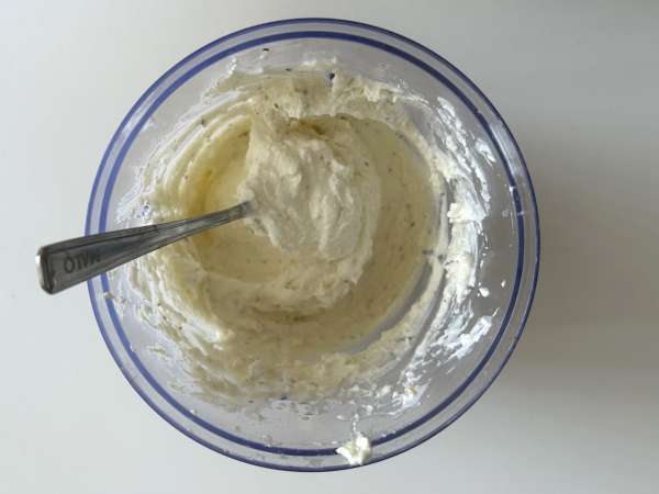 Whipped feta and roasted apricots - Preparation step 2