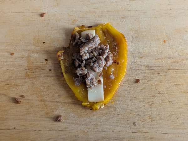 Air fryer stuffed peppers with sausage and scamorza - Preparation step 7