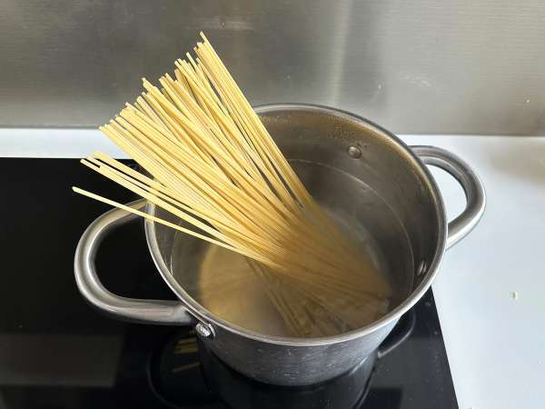 Spaghetti with sardines: an easy and inexpensive recipe! - Preparation step 1