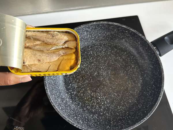 Spaghetti with sardines: an easy and inexpensive recipe! - Preparation step 2