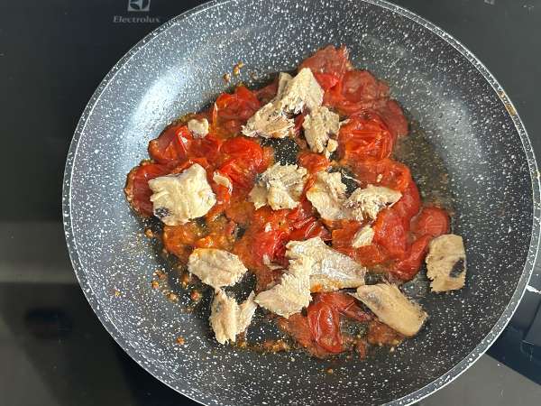 Spaghetti with sardines: an easy and inexpensive recipe! - Preparation step 5