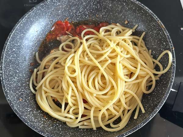 Spaghetti with sardines: an easy and inexpensive recipe! - Preparation step 6