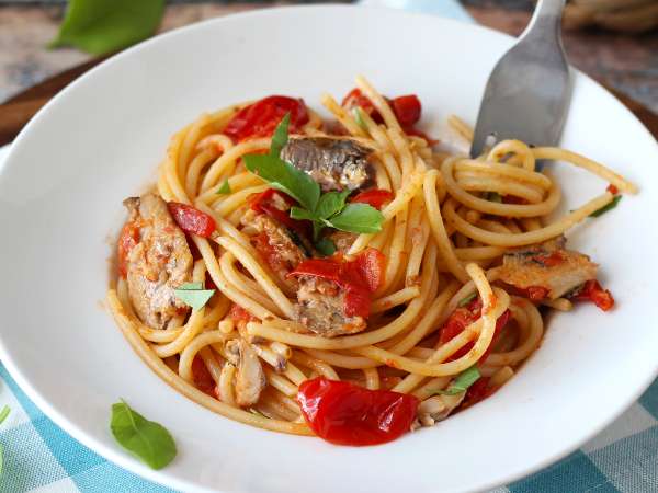 Spaghetti with sardines: an easy and inexpensive recipe! - Preparation step 7