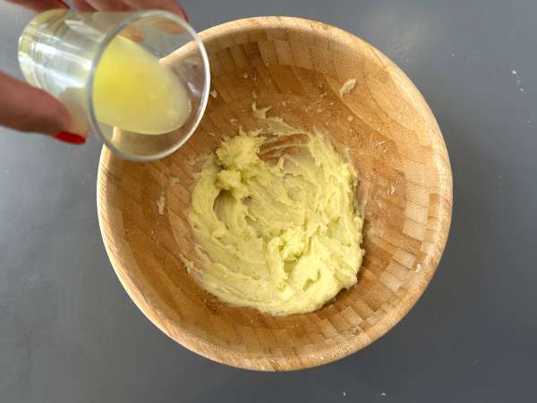 Lime shortbread cookies, topped with icing - Preparation step 3