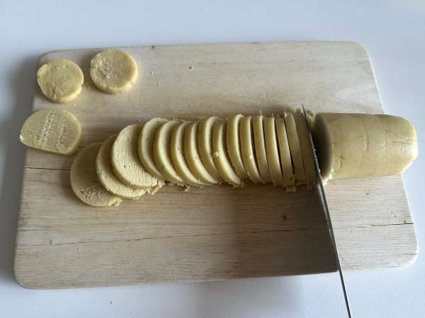 Lime shortbread cookies, topped with icing - Preparation step 6