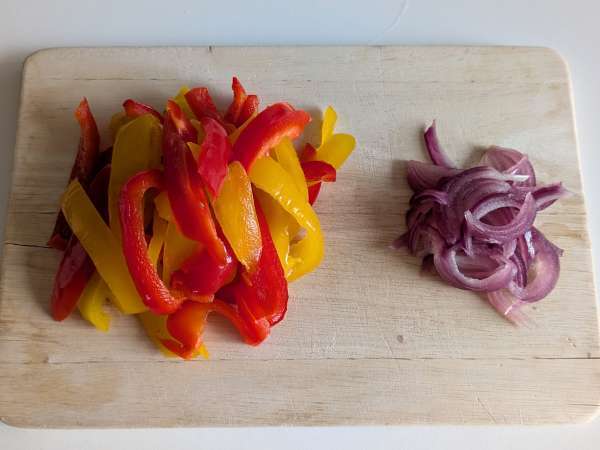 Creamy bell pepper and mint pasta - Preparation step 1