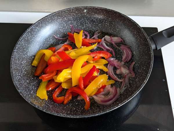 Creamy bell pepper and mint pasta - Preparation step 2