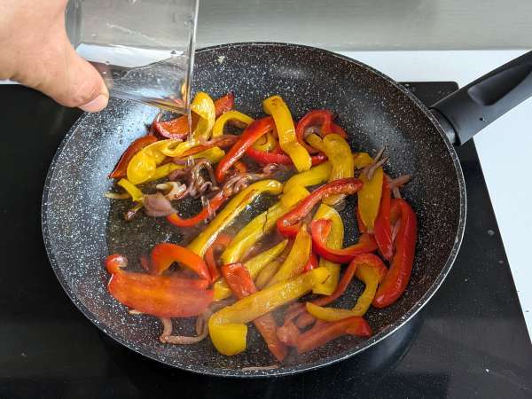 Creamy bell pepper and mint pasta - Preparation step 3