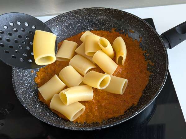 Creamy bell pepper and mint pasta - Preparation step 7