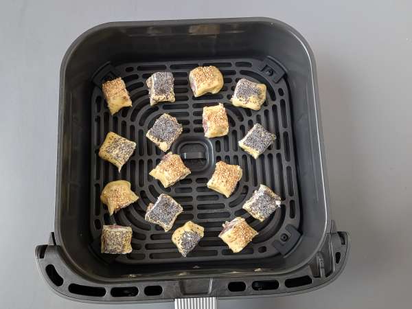 Sausage and cheese bites in an Air Fryer - Preparation step 9