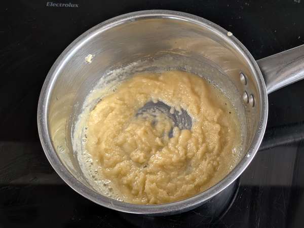 Baked rigatoni cake with sausage, béchamel sauce, and mozzarella - Preparation step 4