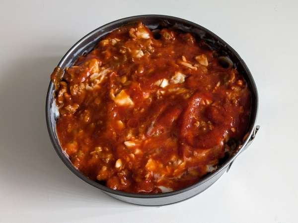 Baked rigatoni cake with sausage, béchamel sauce, and mozzarella - Preparation step 11