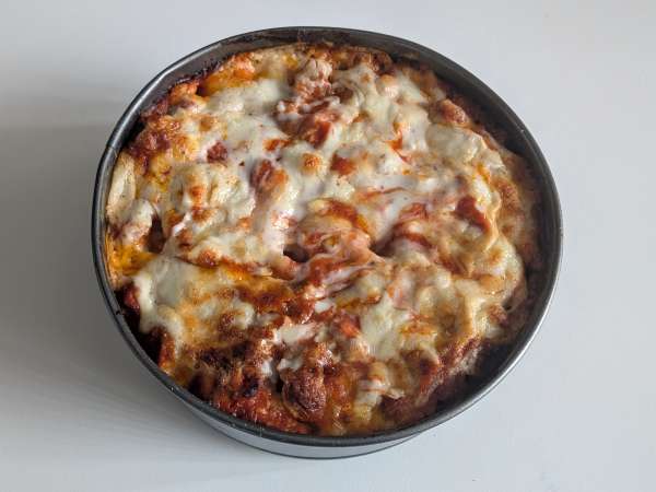 Baked rigatoni cake with sausage, béchamel sauce, and mozzarella - Preparation step 13