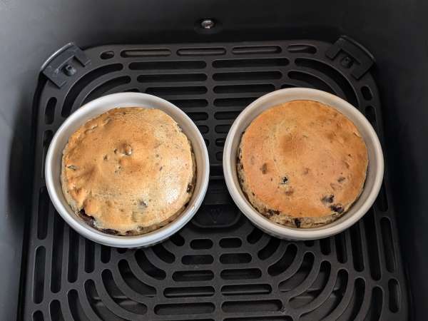Savory flans with olives and cream cheese in an Air Fryer - Preparation step 7
