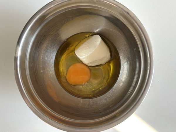 Savory cookies with feta, sun-dried tomatoes, and spinach - Preparation step 1