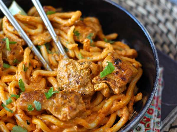 Chicken udon noodles with a creamy Thai curry sauce - Preparation step 6