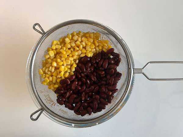 Protein-packed quinoa salad with red kidney beans and corn - Preparation step 3