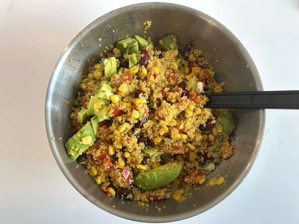 Protein-packed quinoa salad with red kidney beans and corn - Preparation step 7