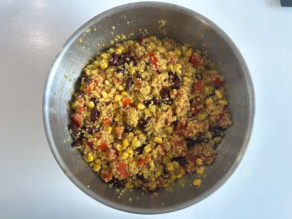 Protein-packed quinoa salad with red kidney beans and corn - Preparation step 6