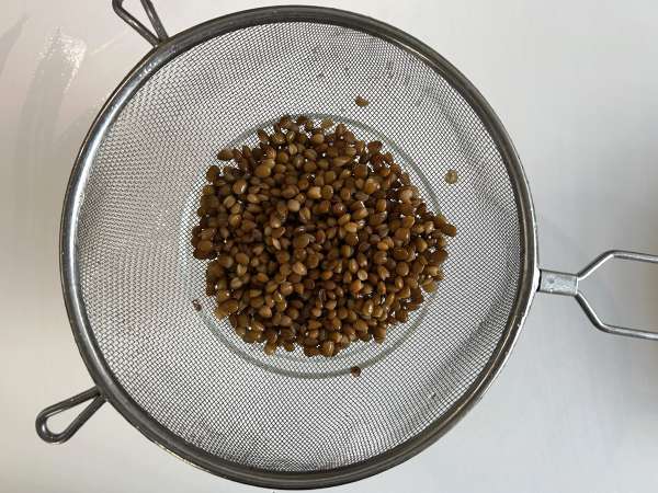 Lentil, feta, and edamame salad with crunchy vegetables - Preparation step 2