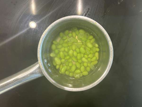 Lentil, feta, and edamame salad with crunchy vegetables - Preparation step 3