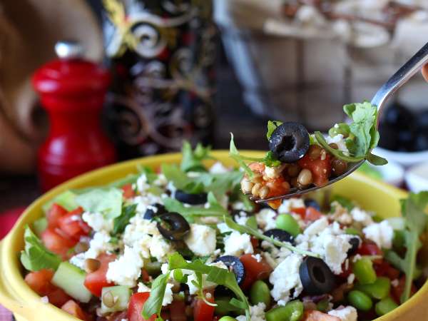 Lentil, feta, and edamame salad with crunchy vegetables - Preparation step 6