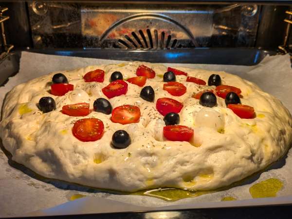 Thick, fluffy focaccia with cherry tomatoes, olives, and oregano - Preparation step 12