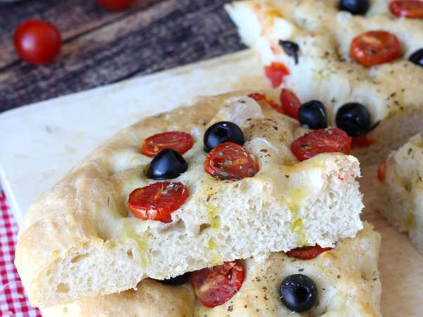 Thick, fluffy focaccia with cherry tomatoes, olives, and oregano - Preparation step 14
