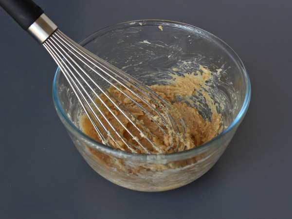 Chocolate cookie bars that are both soft and crunchy - Preparation step 1